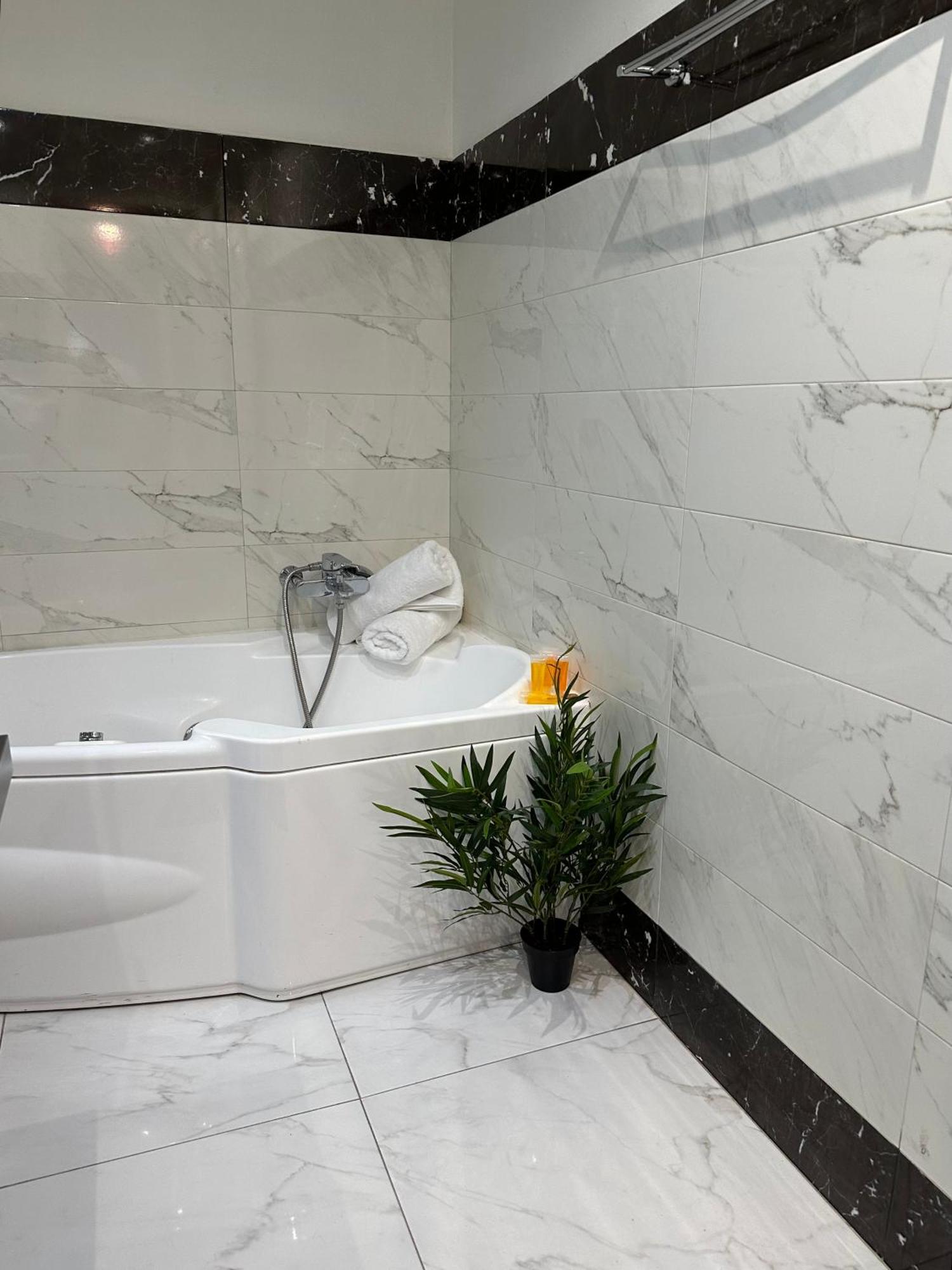 2 Bd Apt In Syntagma With Acropolis View เอเธนส์ ภายนอก รูปภาพ